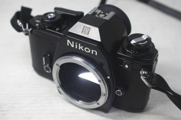 Nikon EM　ボディ　動作品　リトルニコン　小型軽量一眼レフ　絞り優先AE　ジウジアーロデザイン