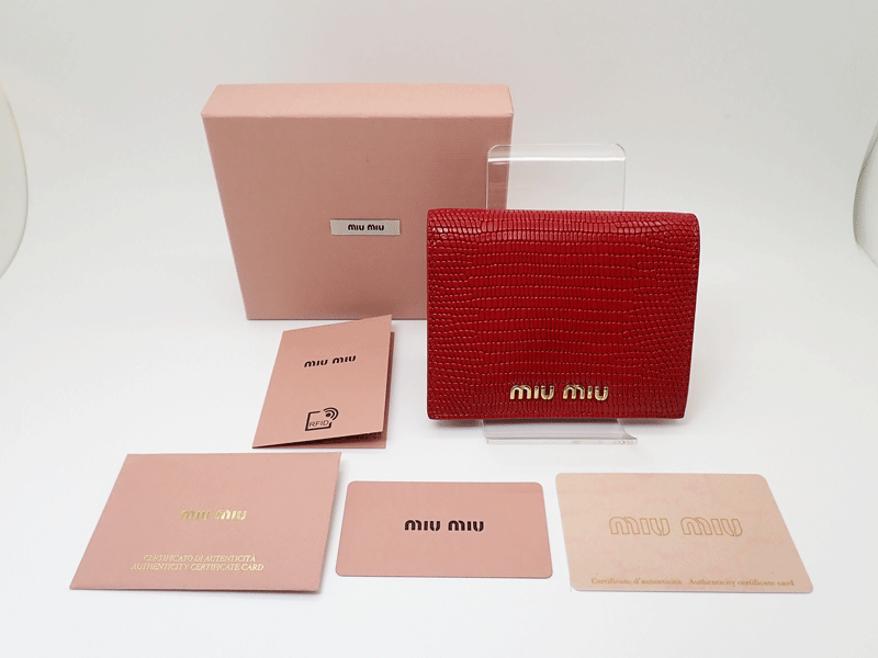 ミュウミュウ MIU MIU 二つ折り財布 FUOCO 型押し 赤　コンパクトウォレット 5MV204　美品　送料無料！！