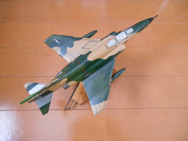 スケール不明　全長約25cm（ピトー管含む）F-4ファントム　ソリッドモデル