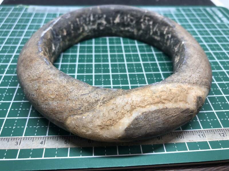 新石器時代　石環　ブレスレット　サハラ　破損