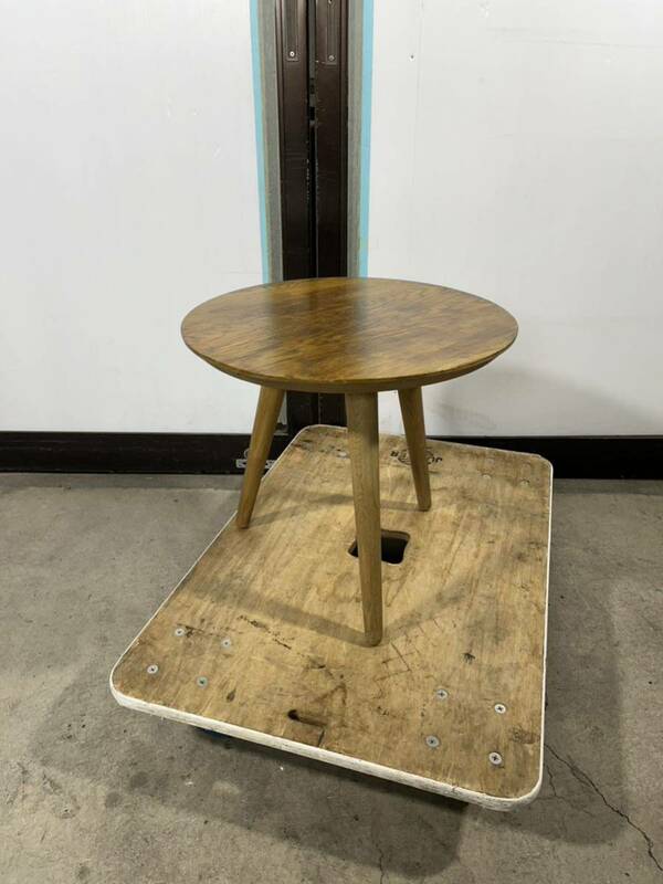 木製丸型サイドテーブル　3本脚　ナチュラル　ディスプレイテーブル　Φ500×H450