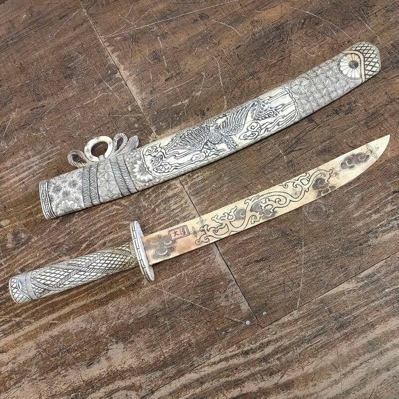 骨材 彫刻 模造刀 刀装具 日本刀 刀剣 美術品 オブジェ 骨董　0117012/SR20M