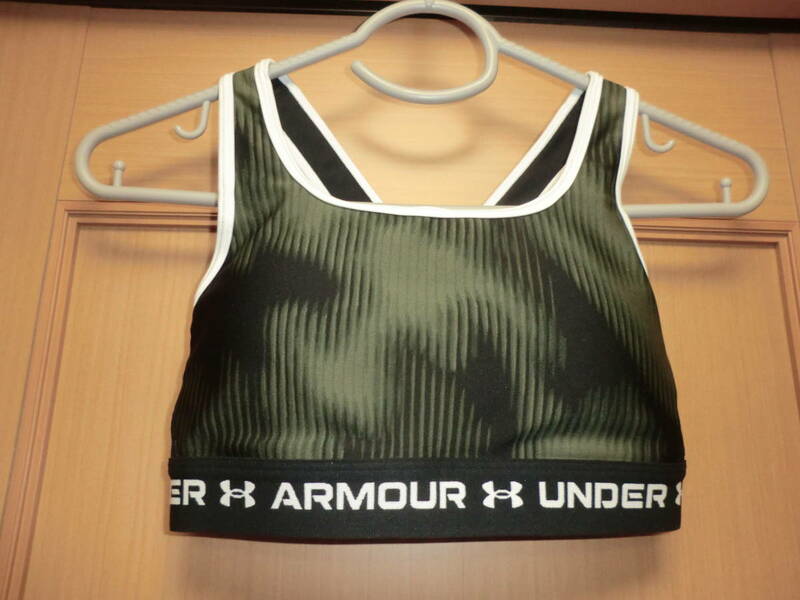 ◆UA クロスバック プリント ブラ★通気,速乾性素材【Under Armour】アンダーアーマー◎胸中央にロゴ★カラー/アーミーGREEN◎サイズ/MD◆