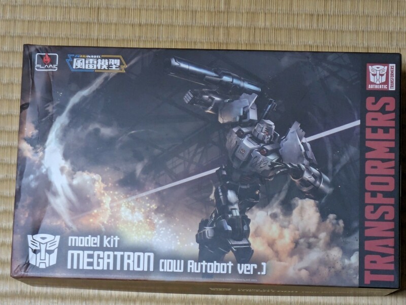 トランスフォーマー 風雷模型 FlameToys メガトロン オートボットver． MEGATRON IDW AUTOBOT ver． 空箱 箱 HASBRO ハズブロ