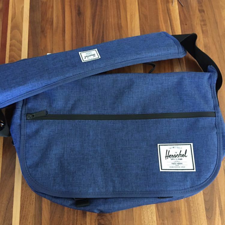 ハーシェルサプライHerschel Supplyメッセンジャーバッグ