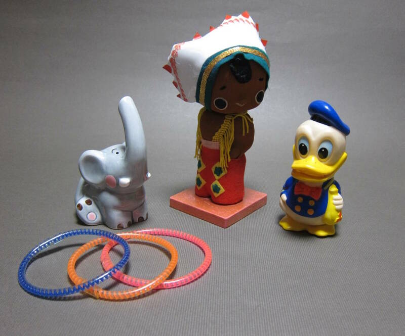 ドナルドダック　ソフビ人形　インディアン　首振り人形　象　陶磁器　輪投げ貯金箱　レトロな人形　３点