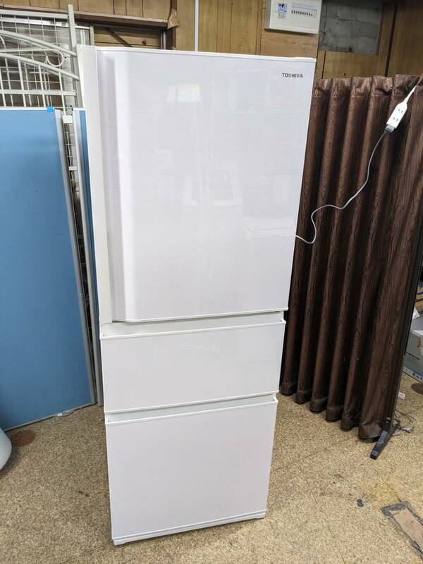 【美品】 東芝 3ドア冷凍冷蔵庫 326L 2022年製 GR-T33C(WT) コンパクト 3段冷凍室 UOS DY AA-24