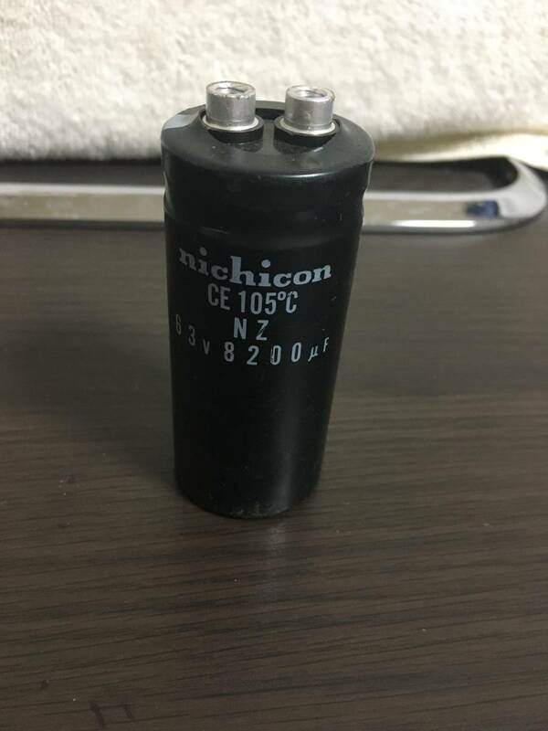 電解コンデンサ63V 8200uF (nichicon)