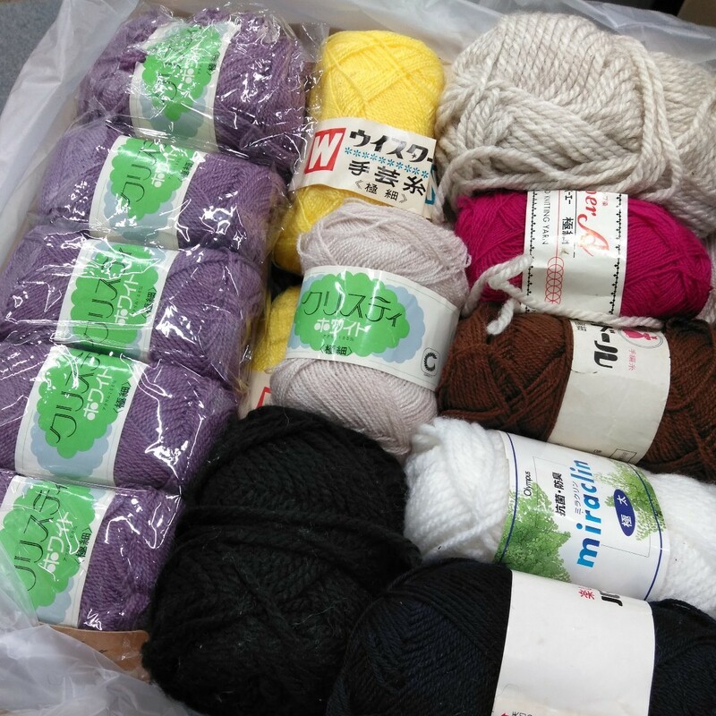 g_t Q599 毛糸　段ボール　いっぱい♪　まとめ売り♪　編み物　小物作り　楽しみませんか♪　ホビー　カルチャー　途中使い有ります。