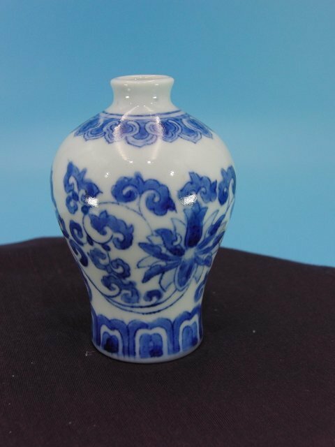 特選品　YB-8　一輪差　花瓶　染付　小壷　成化年製　中国陶磁器　やきもの　彷古　復刻