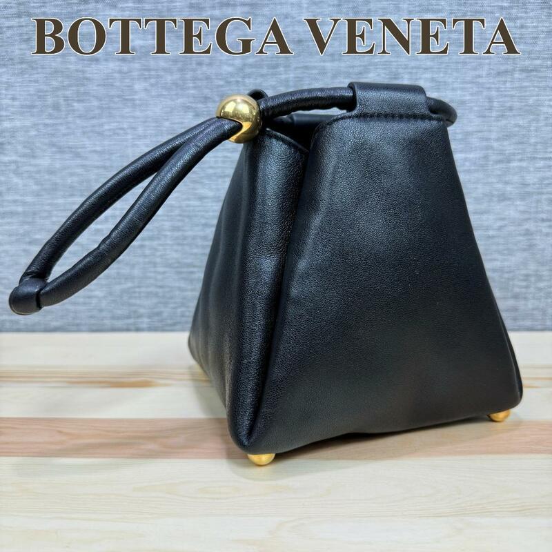 BOTTEGA VENETA ボッテガヴェネタ 巾着 スクエア パフィーポーチ ブラック