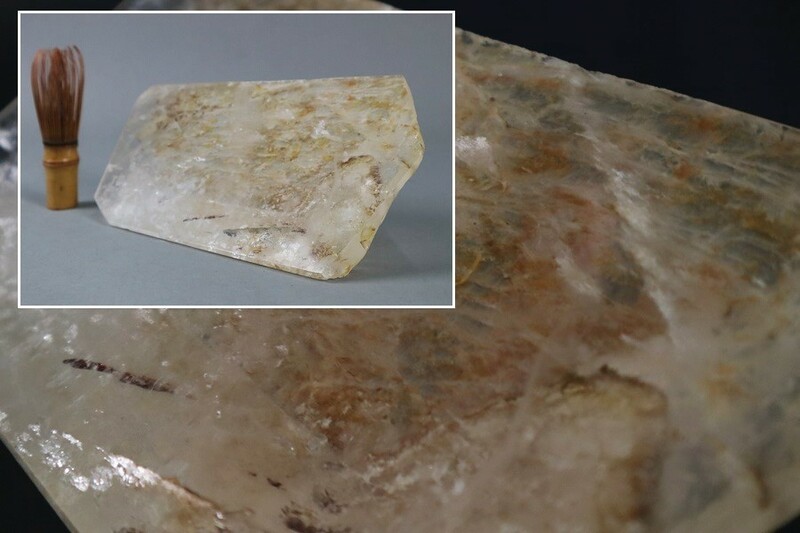 本水晶 置物 幅25cm 重1,9kg パワーストーン 天然石 細密細工 古美術品[c90]