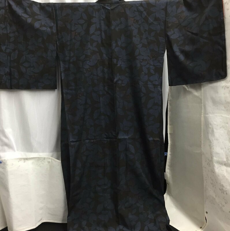 和服　着物　大島紬　絹１００％　　紺系　　身丈　約１５２㎝　　中古保管品　　TH1.053　