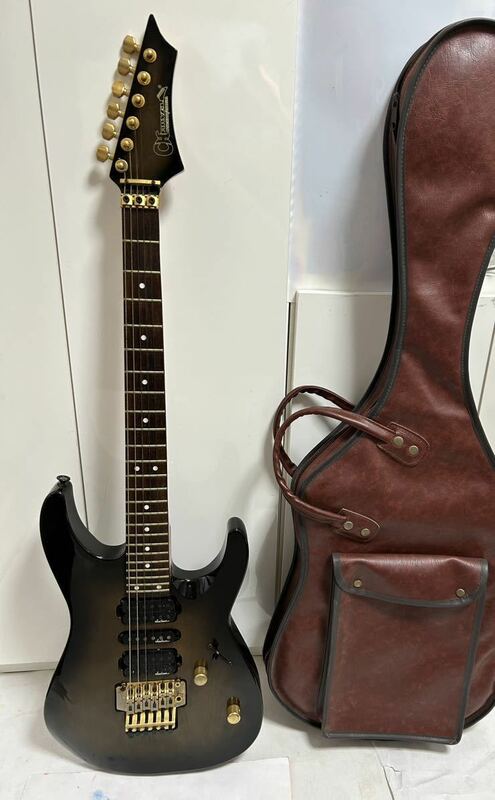 シャーベル CHARVEL Charvel by Jackson エレキギター 希少品です 全長約:100cm 重さ約:3.6kg ソフトケース付き　ジャンク品現状販売