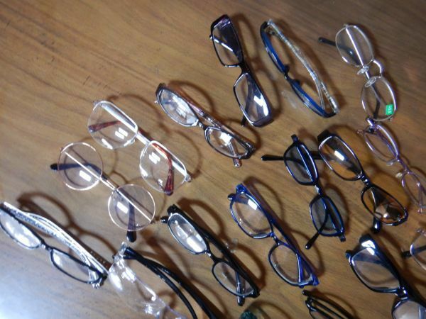 眼鏡老眼鏡　メガネ　メガネフレームまとめて24コ　メーカー等不明品のめがね　25コまとめて