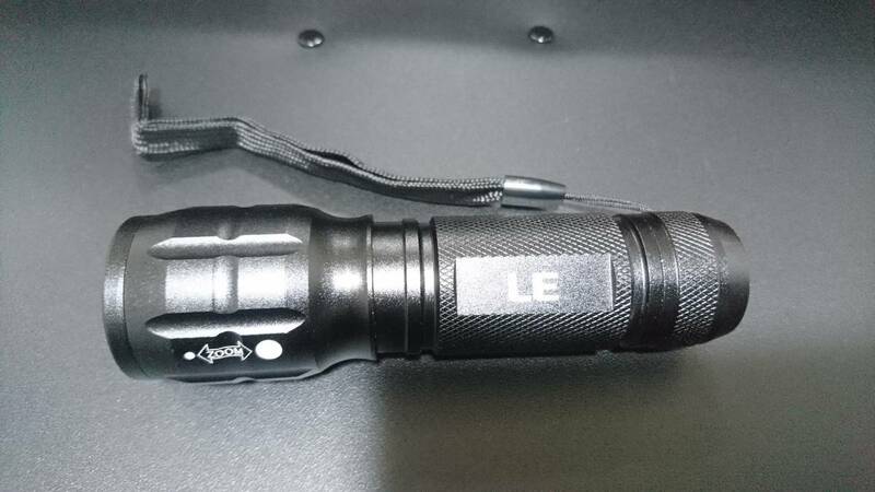 LE LED 懐中電灯 フラッシュライト ハンディライト 高輝度チップ搭載 ズーム調節 軽量 小型 防災 停電対策 緊急用