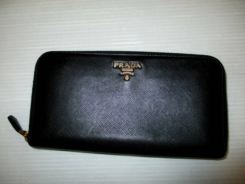 本物☆PRADA　プラダ　本革レザー　長財布 　ラウンドファスナー　黒　　　　（３E　ハ大