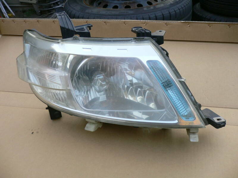 C25 セレナ キセノン ヘッドライト 右 HID 100-24859 　ジャンク品