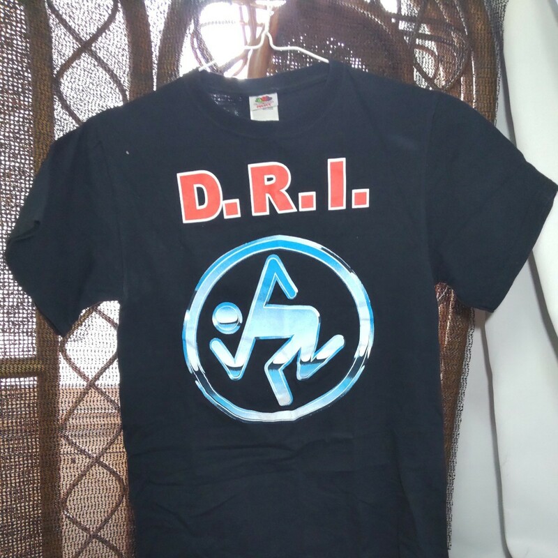 【服飾】 D.R.I.バンドTシャツ Sサイズ 着丈約68cm 身幅約43cm 半袖 ブラック　当時物　ビンテージ　＿