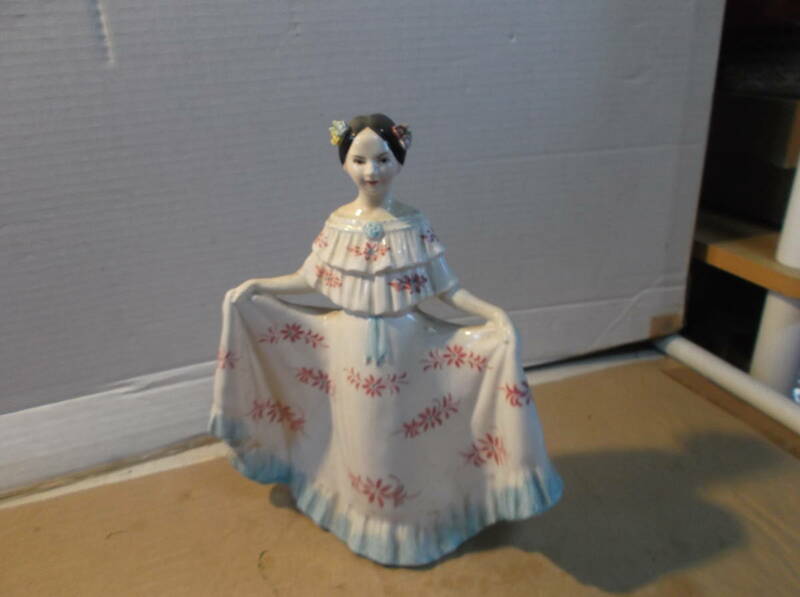 貴婦人　白ドレス　花柄　スカート持ち　美女　インテリア　ビスクドール　人形　置物　オブジェ　昭和レトロ　送料着払い