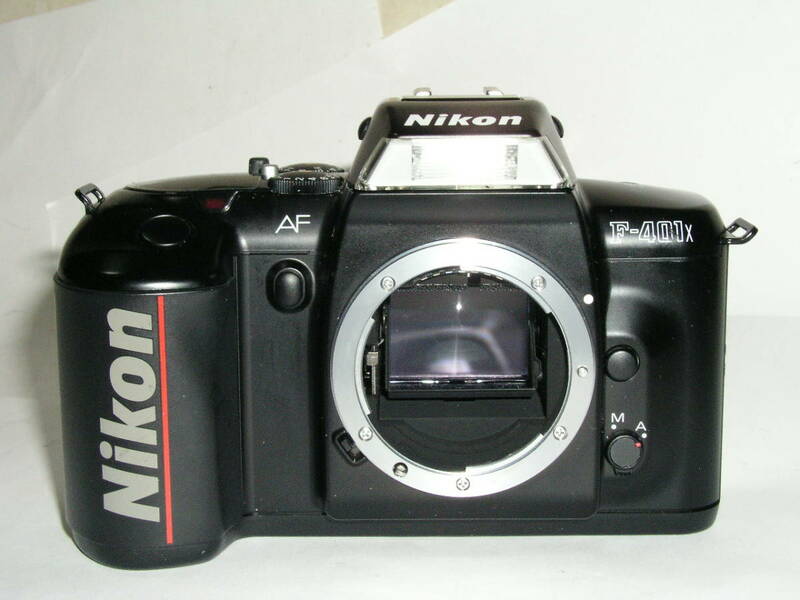 5719●● Nikon F-401x ボディ ●82