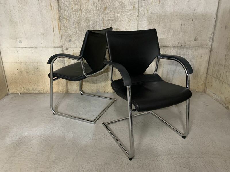 R132 Wilkhahn ウィルクハーン ミーティングチェア 椅子 オフィスチェア 本革　モダスシリーズ 定価30万