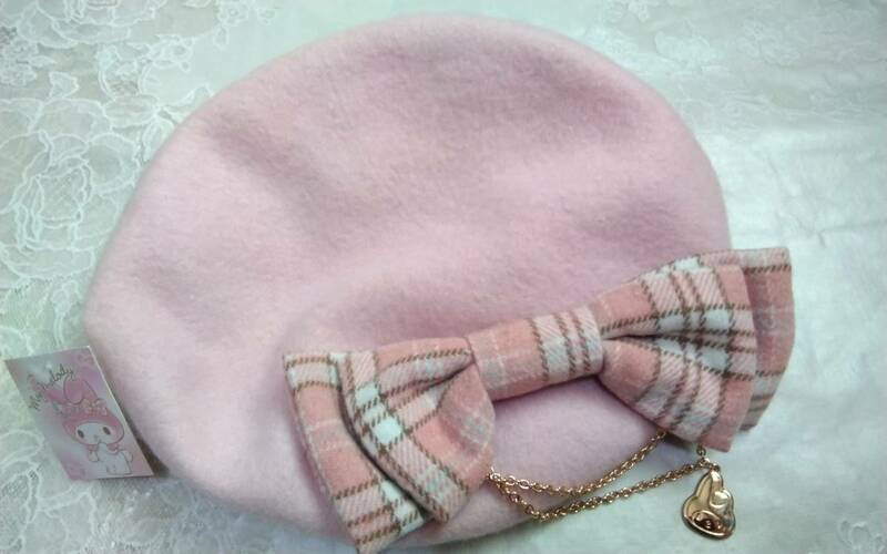 ☆レディース☆ とっても可愛い！マイメロディちゃん♪おリボン&チャーム付きのピンク色のベレー帽です(o^―^o)☆サイズ57.5cm☆新品☆☆