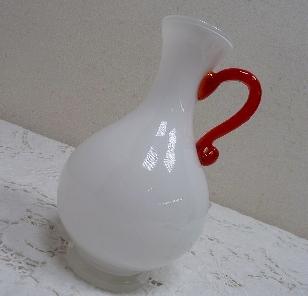 (☆BM)昭和レトロ/ガラス 花瓶 高さ21㎝ ホワイト レッド 赤 白 紅白 フラワーベース 水差し風 置物 オブジェ ノスタルジック