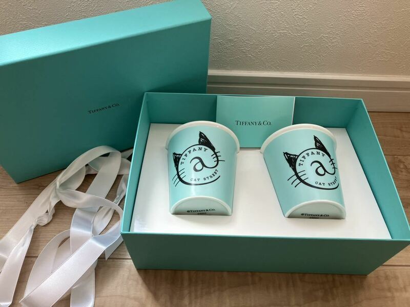 新品!!ティファニー☆キャットストリート ボーンチャイナ ペーパーカップ ペア☆TIFFANY&Co. 食器 コップ マグカップ