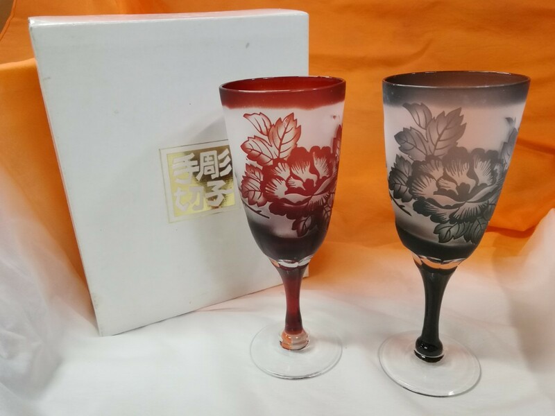 g_t R648 手彫切子 ワイングラス ペア ワインペア 切子 ガラス製 牡丹 (赤・グレー) 