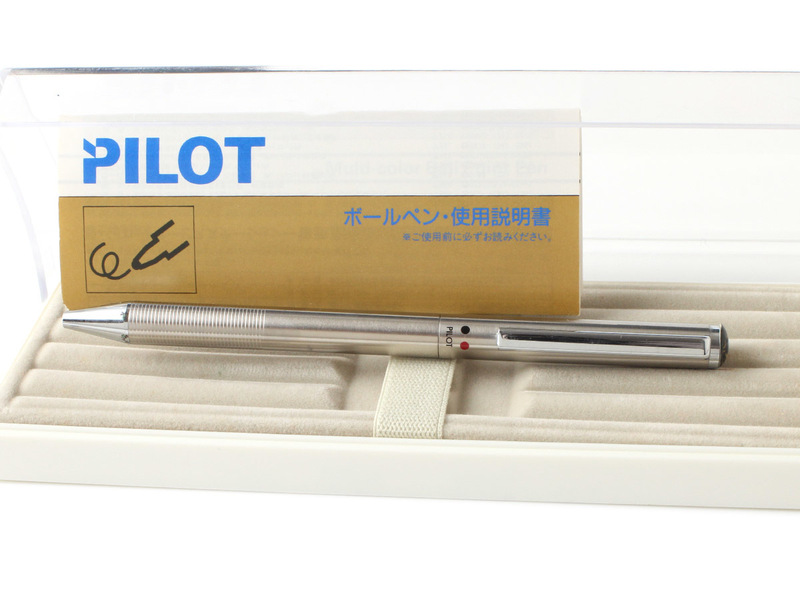 N14409 美品 PILOT パイロット 2色ボールペン 日本製 シルバー インク黒/赤 ブラック レッド 筆記具 文房具 筆記確認済み ケース付き