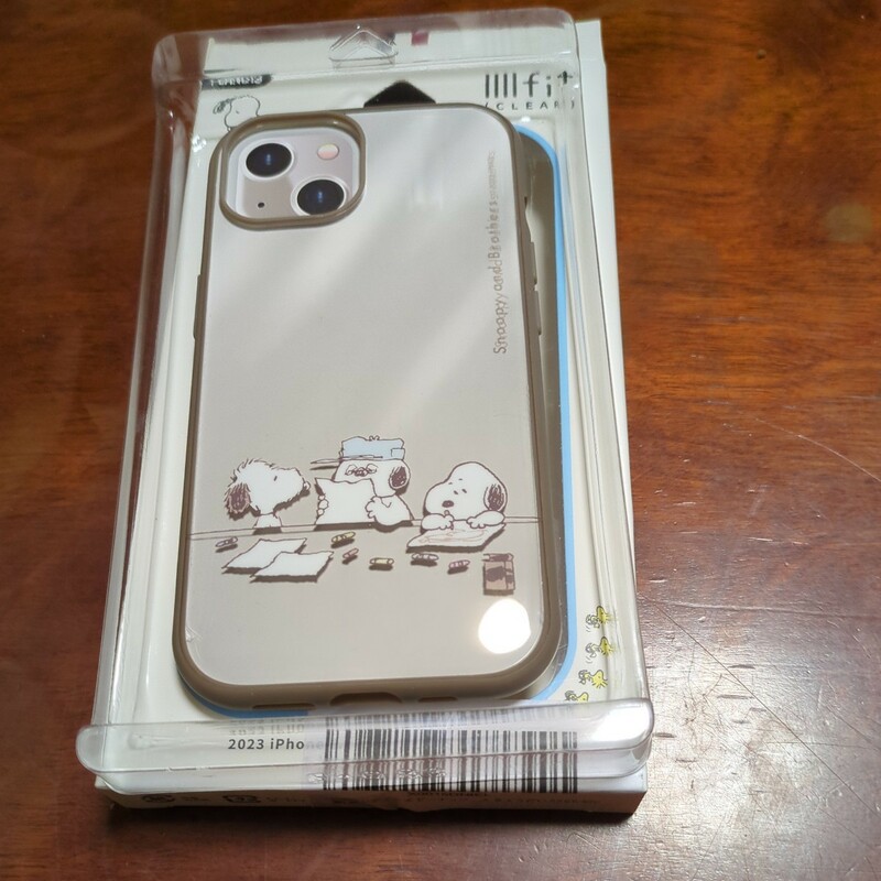 601h2011　グルマンディーズ ピーナッツ IIIIfit Clear(イーフィット クリア) iPhone15 / 14 / 13 対応 ケース きょうだい SNGG-07C