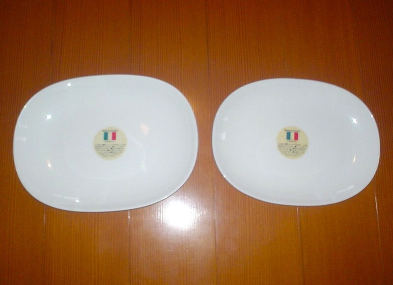 新品　ヤマザキ 春のパン祭り　皿　プレート　形違い　大きさ違い　２枚セット　MEDE IN FRANCE　