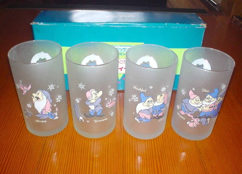 新品 ディズニー キャラクター ７人のこびと フロスティグラス ４個セット コカ・コーラ Fanta すりガラスの様な半透明グラス