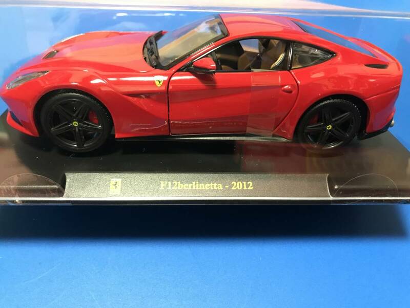 FERRARI OFFICIAL F12berlinetta・2012 1/24 ダイキャストカー　burago製F-7　