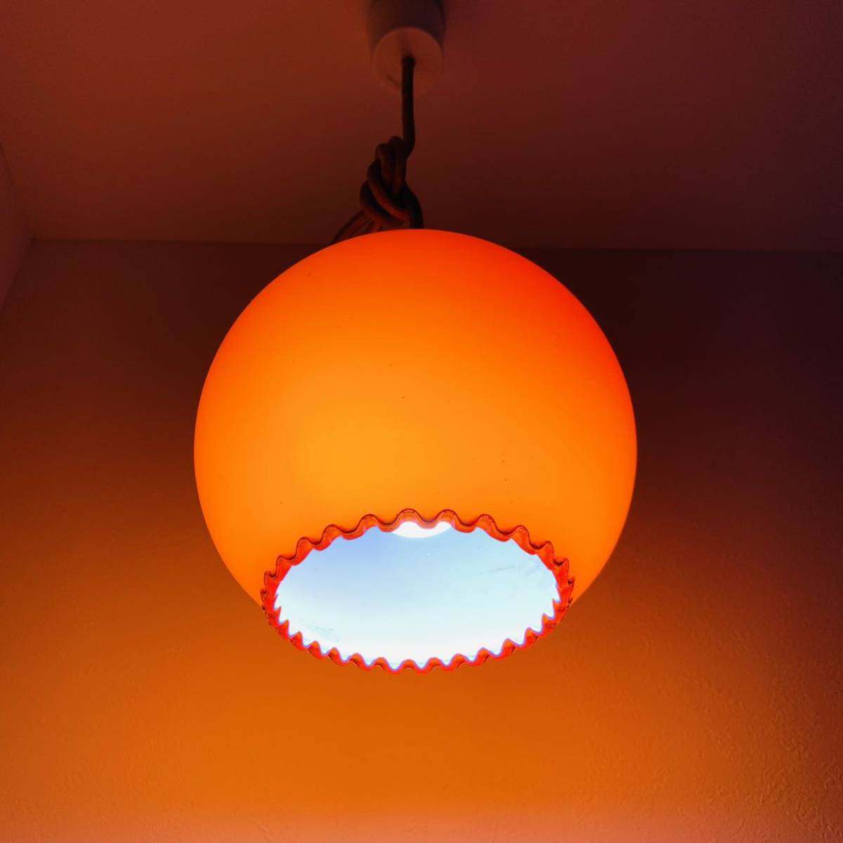 昭和レトロ レッドガラスシェード 赤 フリル ランプシェード 電傘 電笠 大正ロマン アンティーク 古民家 ペンダントライト レトロポップ