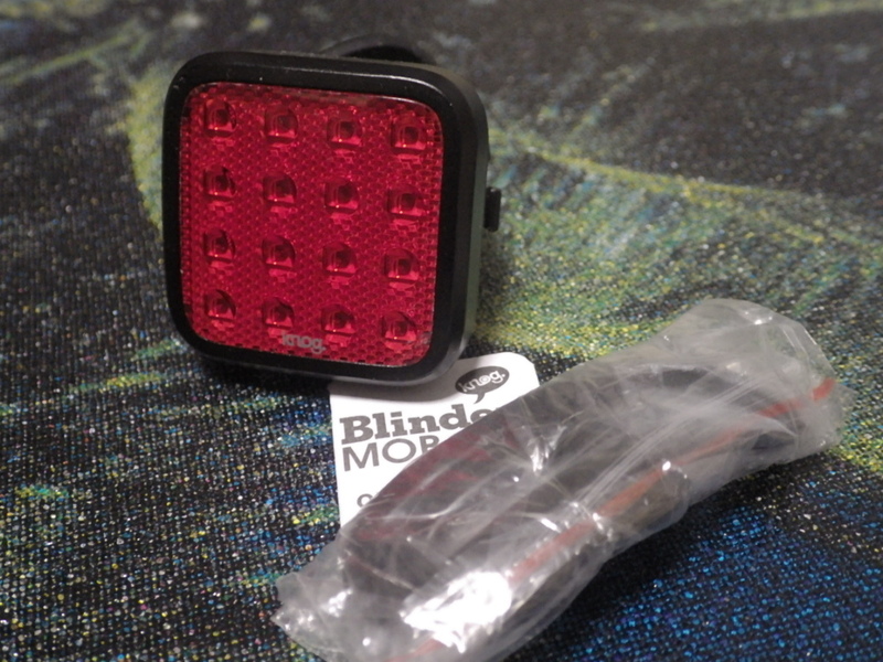 バンド三種完備 knog blinder mob kid grid 愉快なパターン 簡易反射板機能アリ(規格には不足) 充電式 エアロ対応 16灯