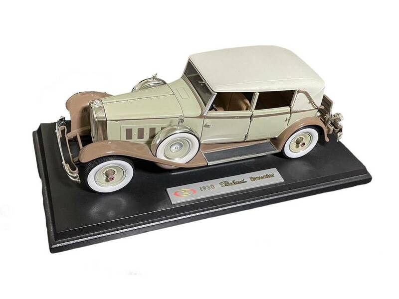 Packard 1930 ブリュースター タンとコーヒーブラウン 1/18 ダイカスト モデルカー Signature Models 18103 箱なし　中古
