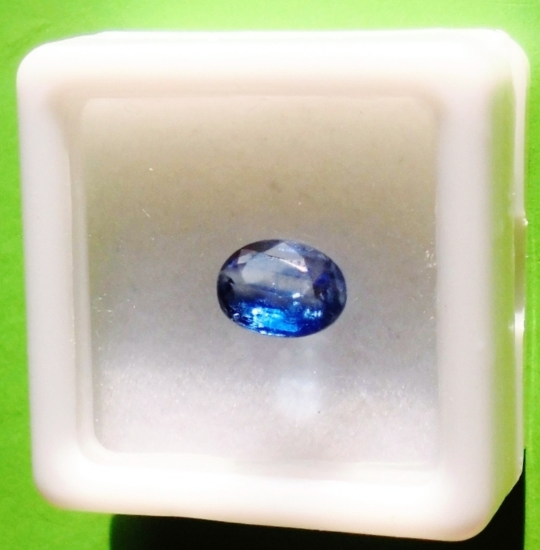 天然石★カイヤナイト 1.2ct 8mmx6mm ■インクブルー　●ネパール産　ケース付