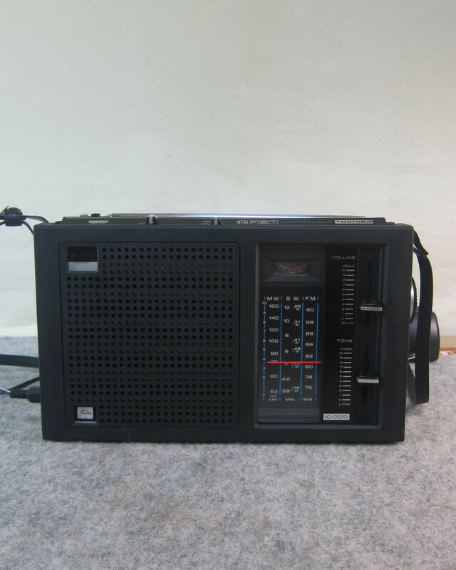 TOSHIBA FM/MW/SW3バンドラジオ RF-701F AC/DCアダプター付 整備動作確認品 11-49-1