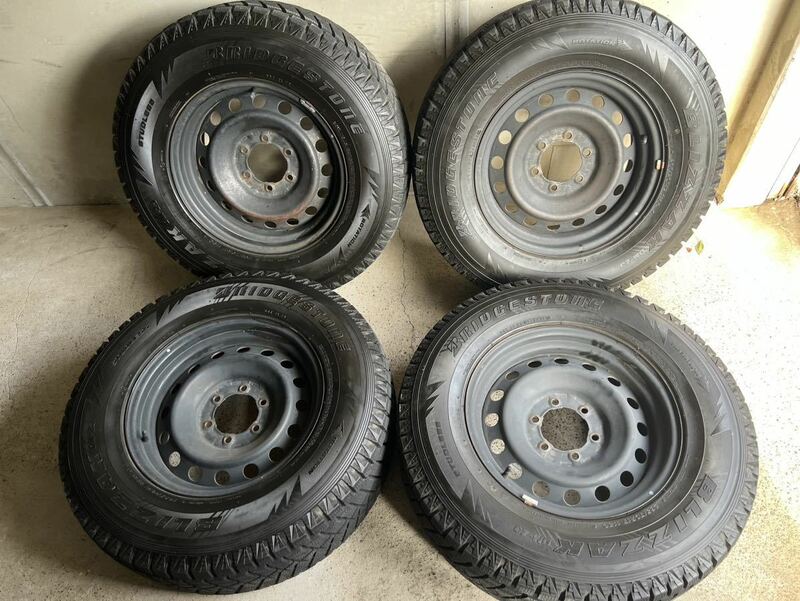 [47]FJクルーザー スタッドレス ブリジストン ブリザック BLIZZAK 265/70R17 2015年 7.5Jx17