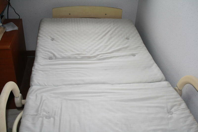 折りたたみ式ベッド(取りに来られる方限定)