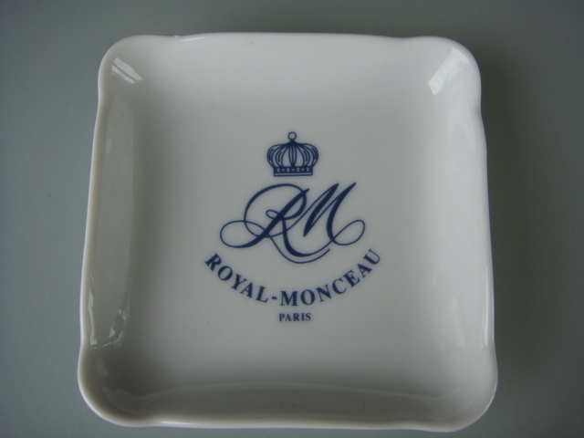 ◆フランスヴィンテージ パリ 高級五つ星ホテルのアシュトレー ROYAL MONCEAU ロイヤルモンソー 灰皿 小物入れ 陶器 レターパック520発送
