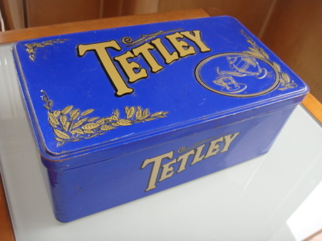 ◆ 英国 TETLEY テトリー 紅茶缶 ヴィンテージ 50s 60s 目をひく綺麗なブルー 大き目サイズ収納力有り カフェのインテリアにも 手渡し可