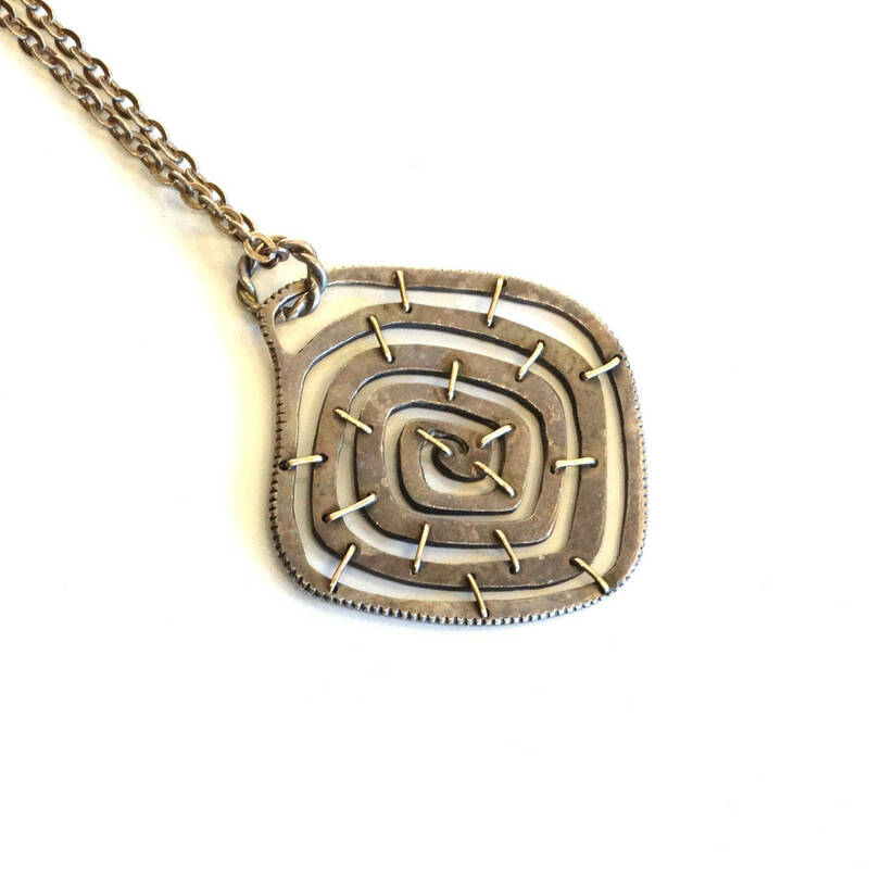 ★Vintage swirl cookie motif silver art necklace