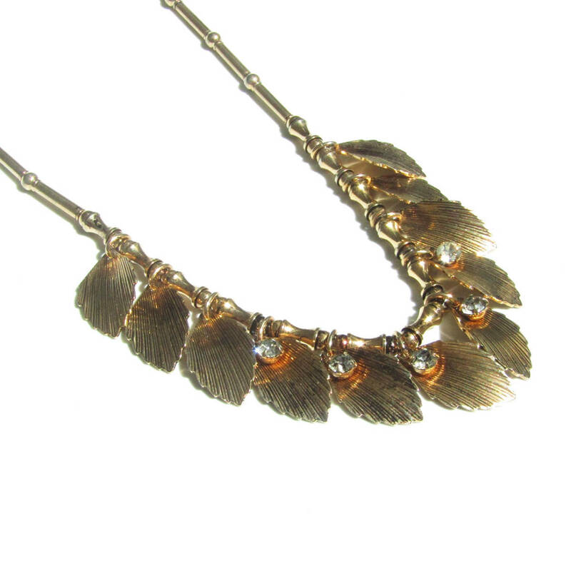 ★70s Vintage gold tone leaf motif rhinestone necklace