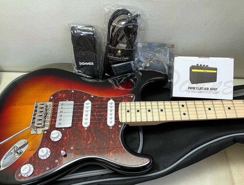 Z89401▲未使用保管品 DONNER Seeker series エレキギター ミニギターアンプ/ソフトケース/コード付 楽器/弦楽器