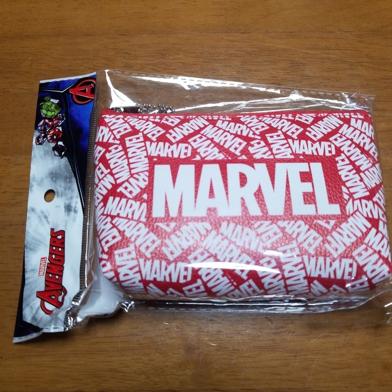 【送料無料】マーベル　ポーチ　MARVEL 赤×白　レッド　化粧ポーチ　縦11cm×横16cm(全国送料無料・ゆうメール発送)