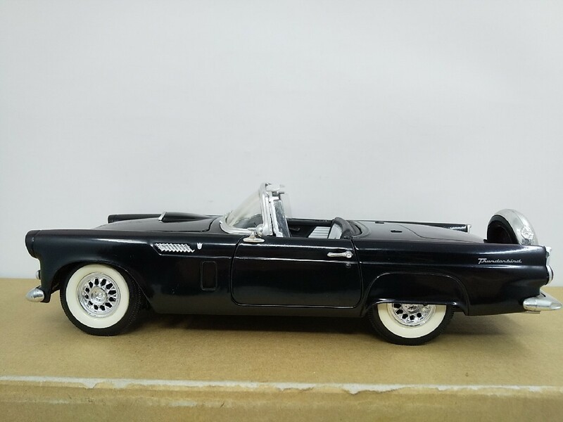 ■ Revell レベル 1/18 1956 THUNDERBIRD ブラック サンダーバード ダイキャストミニカー