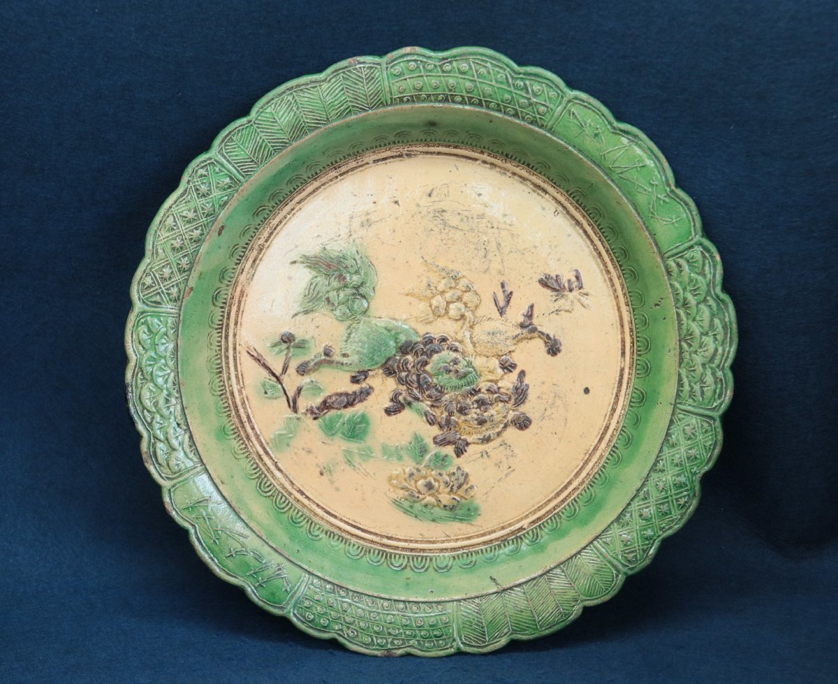 江戸時代の陶磁器　源内焼　三彩唐獅子紋皿　直径29cm　日本美術工芸品